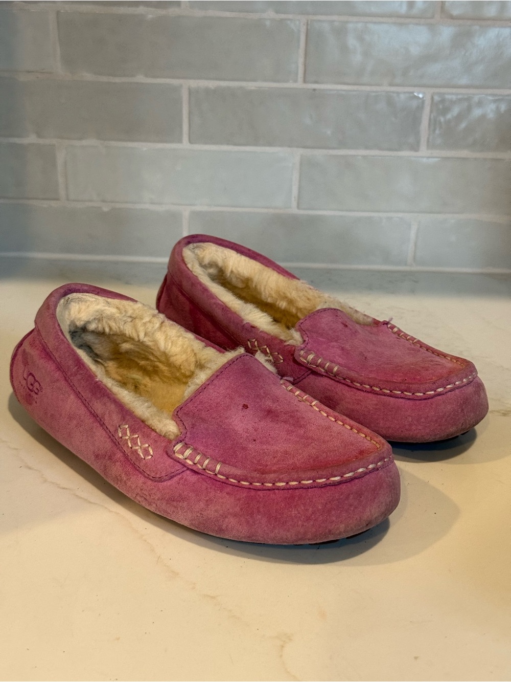 UGG Australia Ansley Moccasin Slippers Women’s US 8 Purple Suede Sheepskin Lined